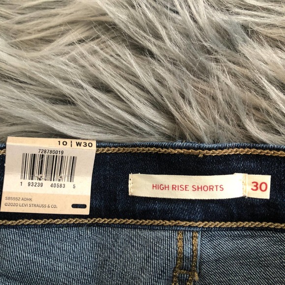new nwt levi's high rise dark wash shorts size 30 - Picture 3 of 5